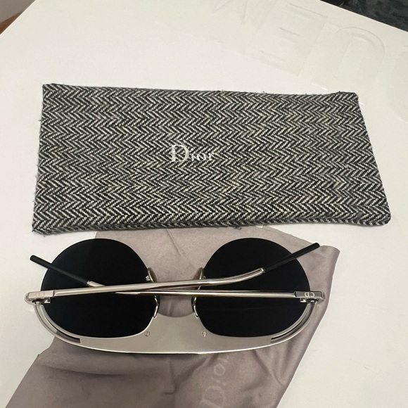 AUTHENTIC DIOR SUNGLASSES! LIKE NEW - Picture 2 of 3